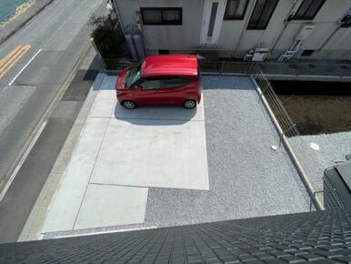 カースペース2台！並列駐車もできます♪