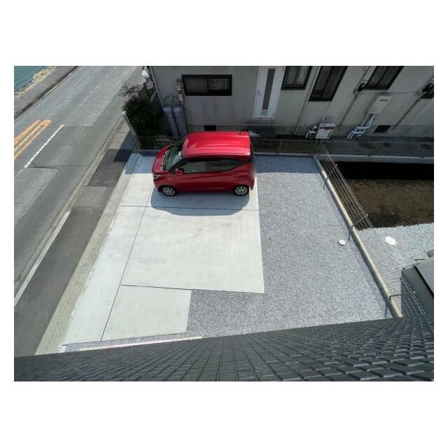 カースペース2台！並列駐車もできます♪