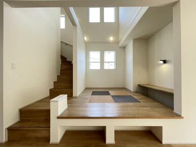 ワークスペースやくつろぎの空間として使える、和風なマルチスキップ！段差は無駄なく収納スペースに＾＾