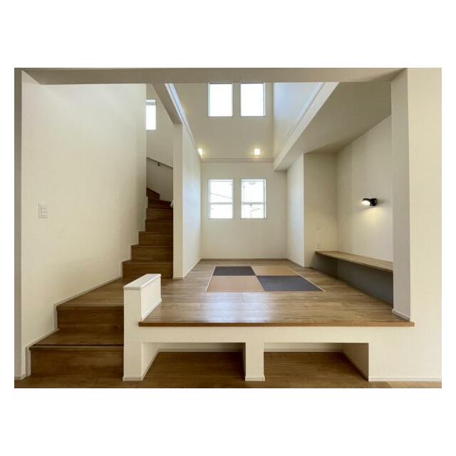 ワークスペースやくつろぎの空間として使える、和風なマルチスキップ！段差は無駄なく収納スペースに＾＾