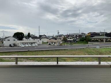 忙しくても一日に一度は外の眺めを見ながらリラックスタイムを（8号棟）