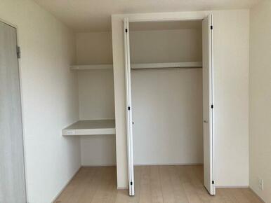 普段着もお気に入りの1着もここに収納！（8号棟）