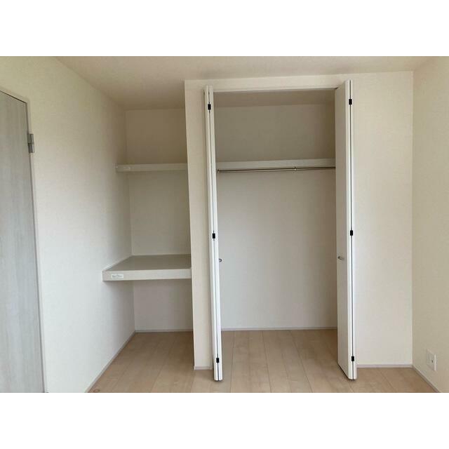 普段着もお気に入りの1着もここに収納！（8号棟）