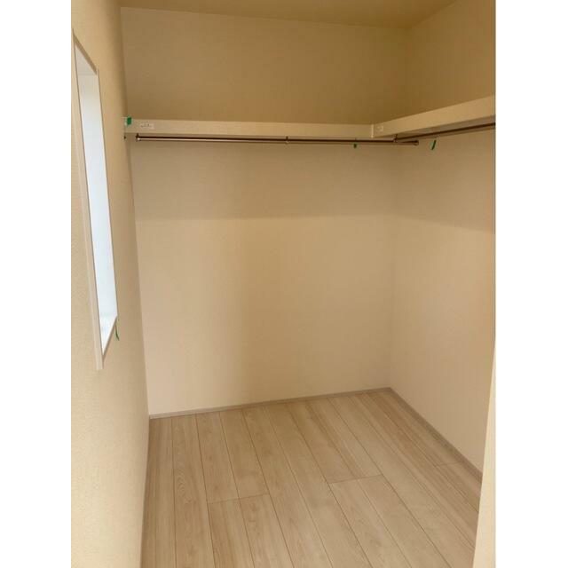 普段着もお気に入りの1着もここに収納！（8号棟）
