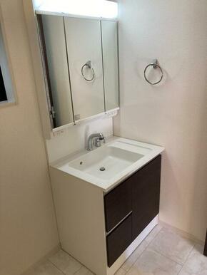 洗顔や歯磨きなど毎日使う洗面所だから要チェック！（1号棟）