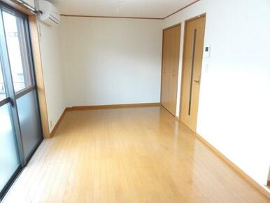 南向きの明るいお部屋（同建物別室の参考写真です）