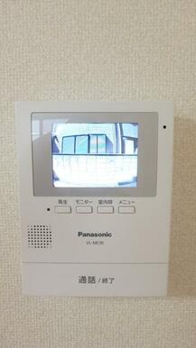 モニター付インターホン　（同建物別室の参考写真です）
