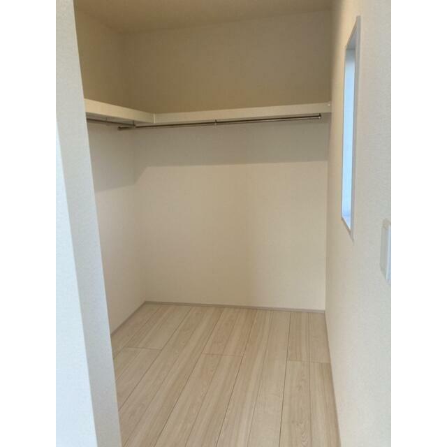 大切な洋服にはきちんと収納場所を用意したい（2号棟）