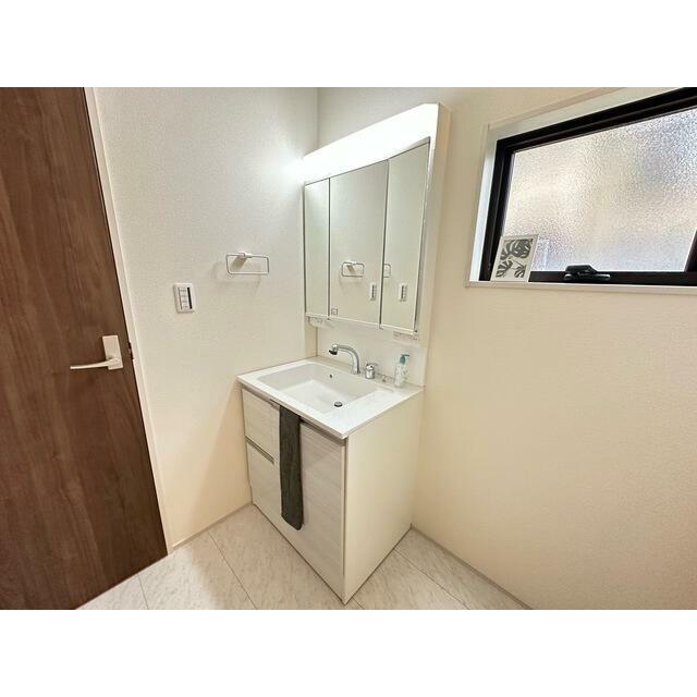 一日の始まりは洗面所から。さぁ顔を洗って気合を入れよう（1号棟）