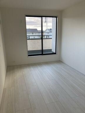 リビングと洋室の使い分けで生活にメリハリを（2号棟）