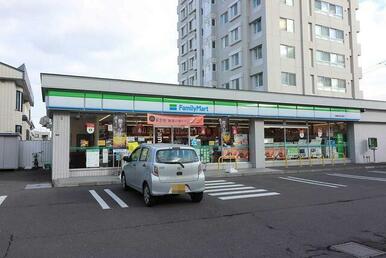 ファミリーマート札幌宮の森中央店