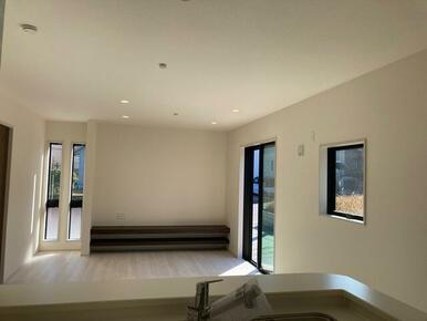 笑顔が溢れる、心和むリビング（1号棟）