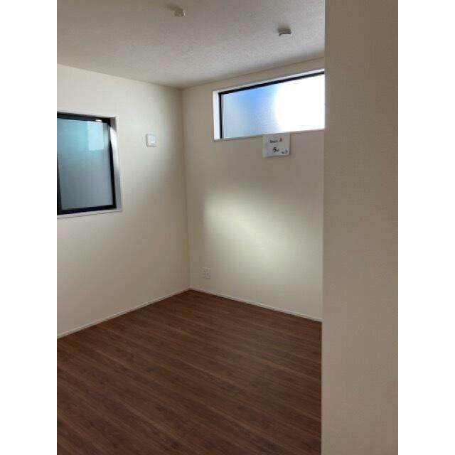 リビングと洋室の使い分けで生活にメリハリを（6号棟）