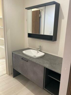 顔を洗って歯磨きもして1日を乗り切るエネルギーをここでチャージ（1号棟）