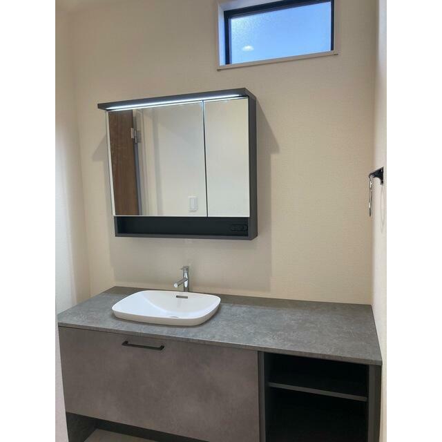 一日の始まりは洗面所から。さぁ顔を洗って気合を入れよう（1号棟）