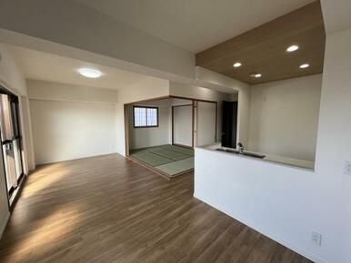 「LDK」襖を開けると開放的な空間に変わります。