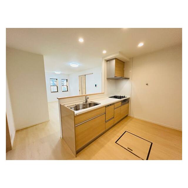 「キッチン」キッチンからダイニングの様子がわかり、会話を楽しみながらお料理できます