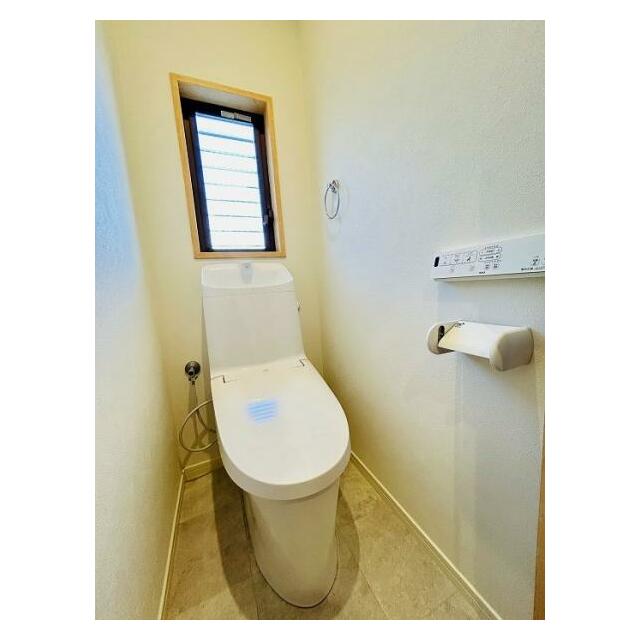 「トイレ」2階トイレも新品交換済みです