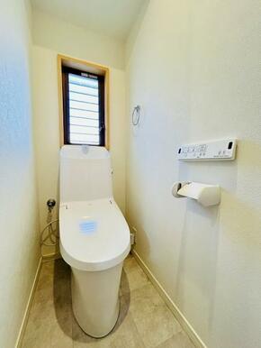 「トイレ」ウォシュレット機能付きのものに新品交換しております