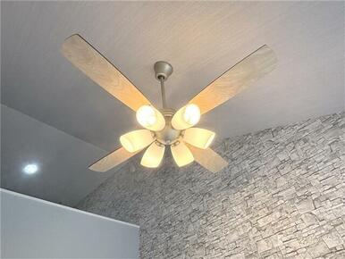 シーリングファン付き