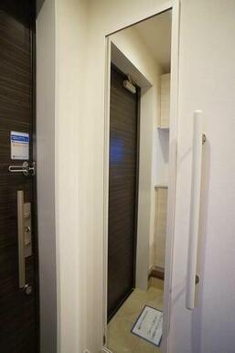 全身ミラーが設置済みです。