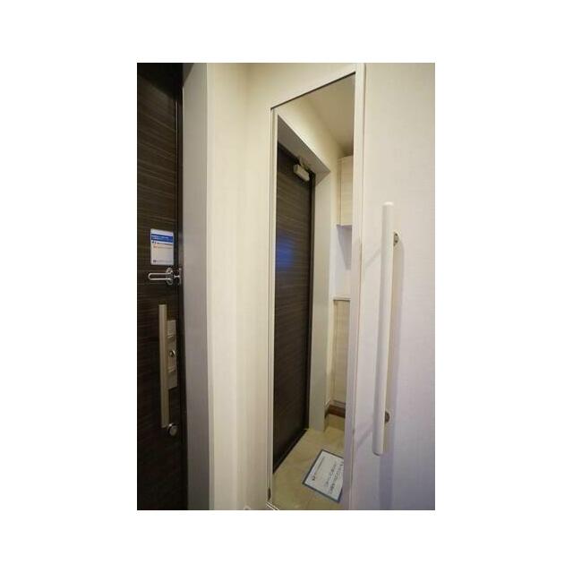 全身ミラーが設置済みです。