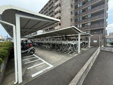 屋根付きの駐輪場を完備しています♪