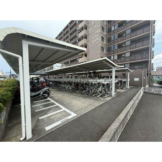 屋根付きの駐輪場を完備しています♪