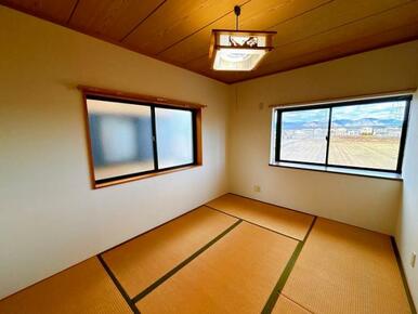 「2階和室」約6帖ございます。全室2面採光です。