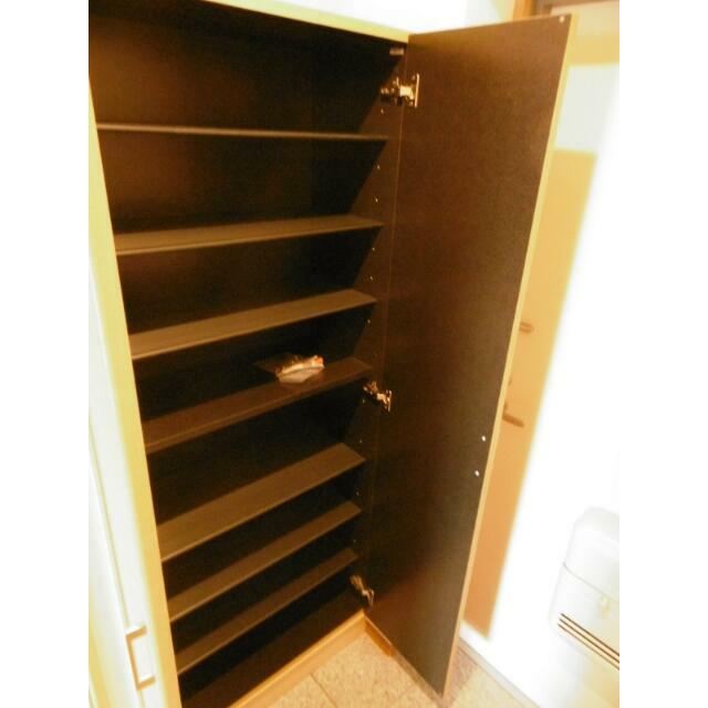 背の高いシューズボックス