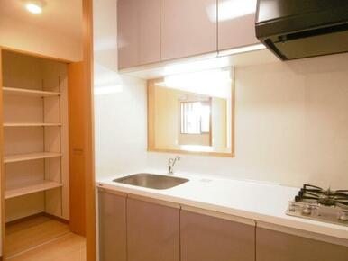 ２口ガスシステムキッチン付き　※別号室の写真です。