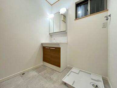 「脱衣所」洗面台新品交換済みです