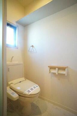 トイレ　洗浄機能付き暖房便座設置