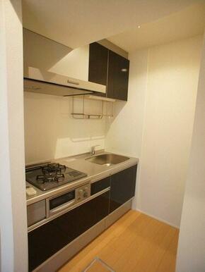 料理好きにはうれしい魚焼グリル付２口コンロシステムキッチン♪