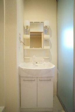 洗面所　洗髪洗面化粧台設置