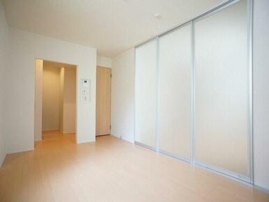 床は高級感のあるフローリング仕様♪