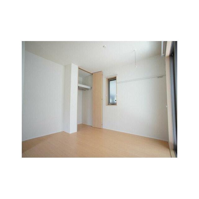 便利なハンガーパイプのある収納♪雨の日にうれしい室内物干☆