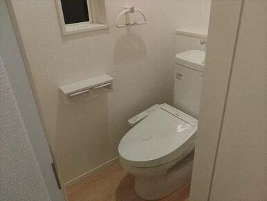 お気に入りのカバーやマット、スリッパを置いて快適空間に