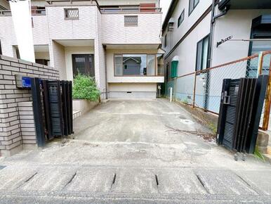 「駐車場1」現況部分の駐車場になります。