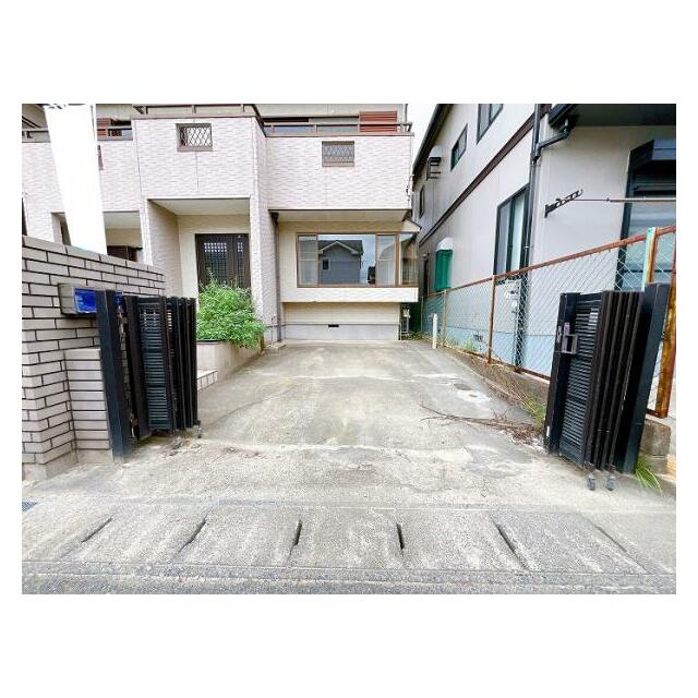 「駐車場1」現況部分の駐車場になります。