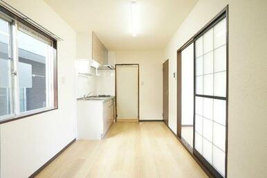 ６．０帖　ＤＫ　玄関方向から