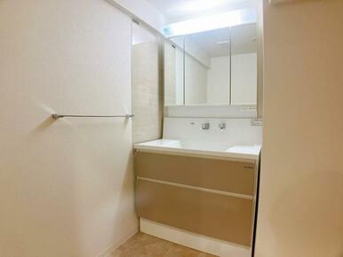 「洋室」約6帖の洋室です。