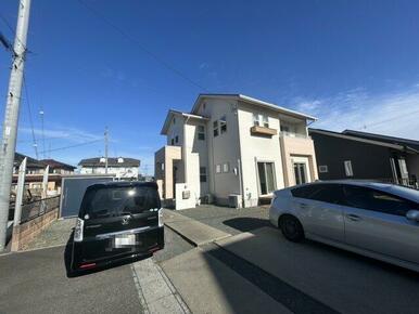 前面道路含む現地写真です