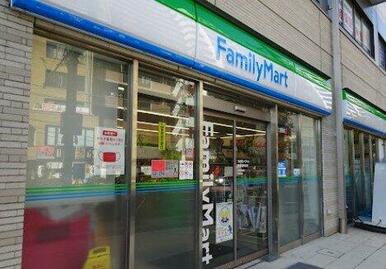 ファミリーマート 黄金町駅北店