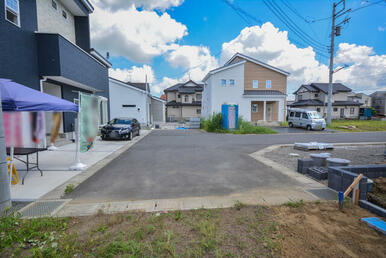 【前面道路】南東側の道路に面し、日当り・通風ともに良好です！