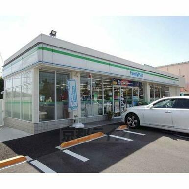 ファミリーマート桂西滝川町店