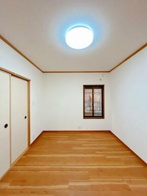 「1階中央洋室」クロス張替え、照明交換