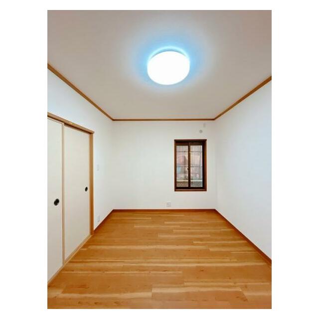 「1階中央洋室」クロス張替え、照明交換