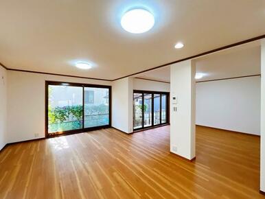 「LDK」別角度の写真です。モニター付きインターホンがございます。