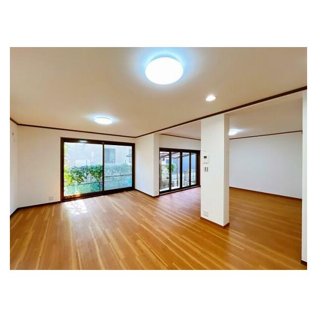 「LDK」別角度の写真です。モニター付きインターホンがございます。